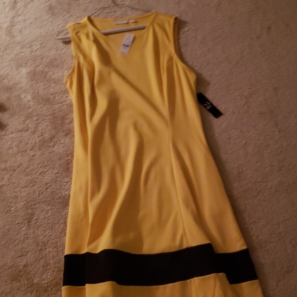 Dress - Picture 3 of 3